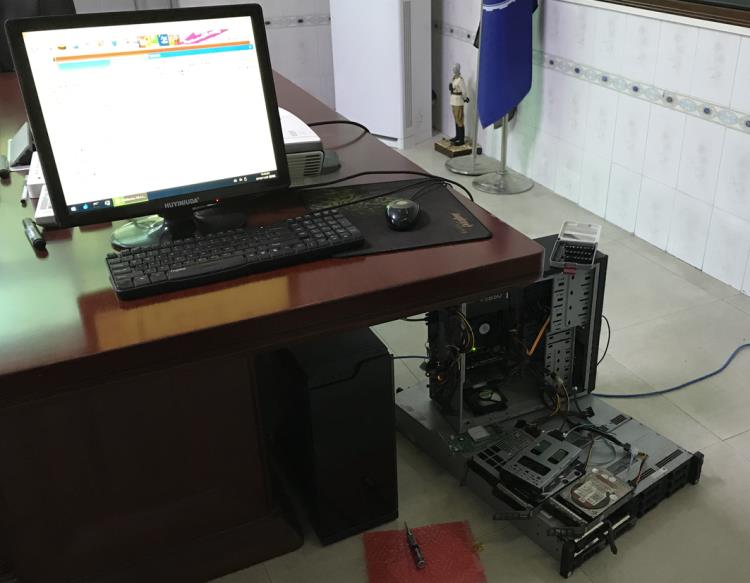 Dell  R510  硬盘灯全部不亮  换了硬盘背板还是不行?
